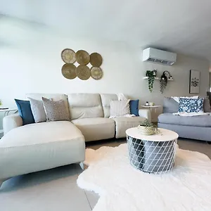 Luxury Apt - 2 Pools & Generator! Apartment